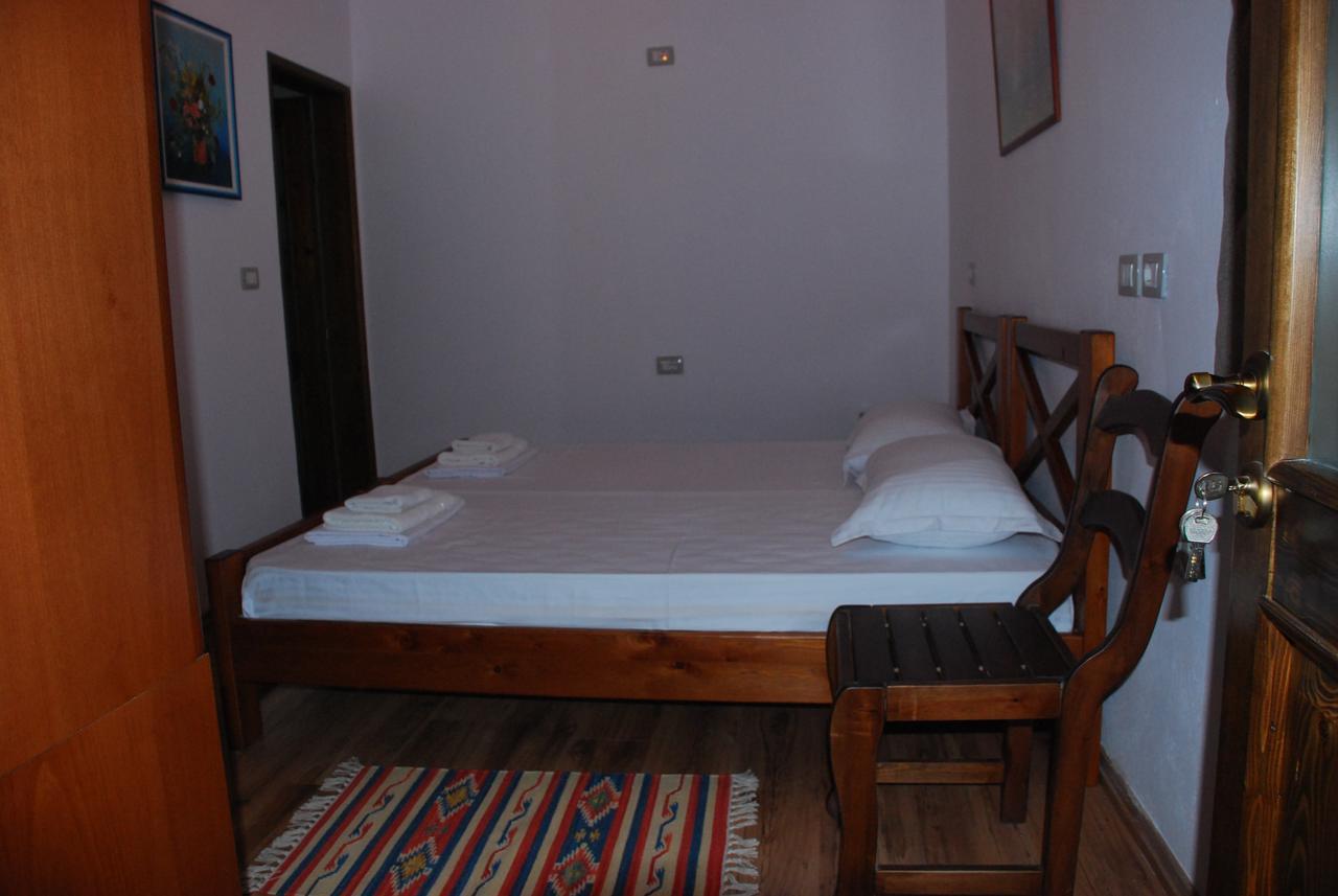 Bed & Breakfast Local Living Edi Берат Екстериор снимка