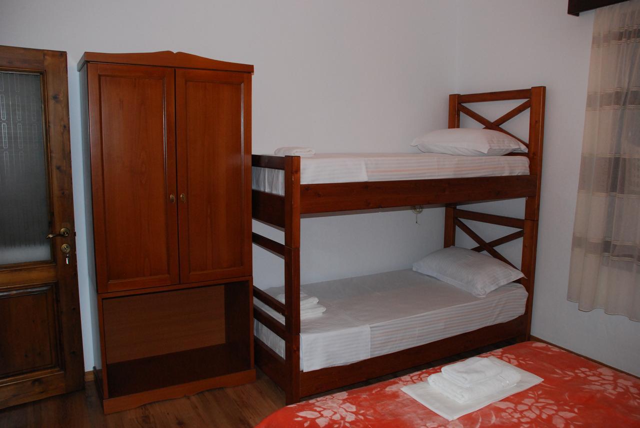 Bed & Breakfast Local Living Edi Берат Екстериор снимка