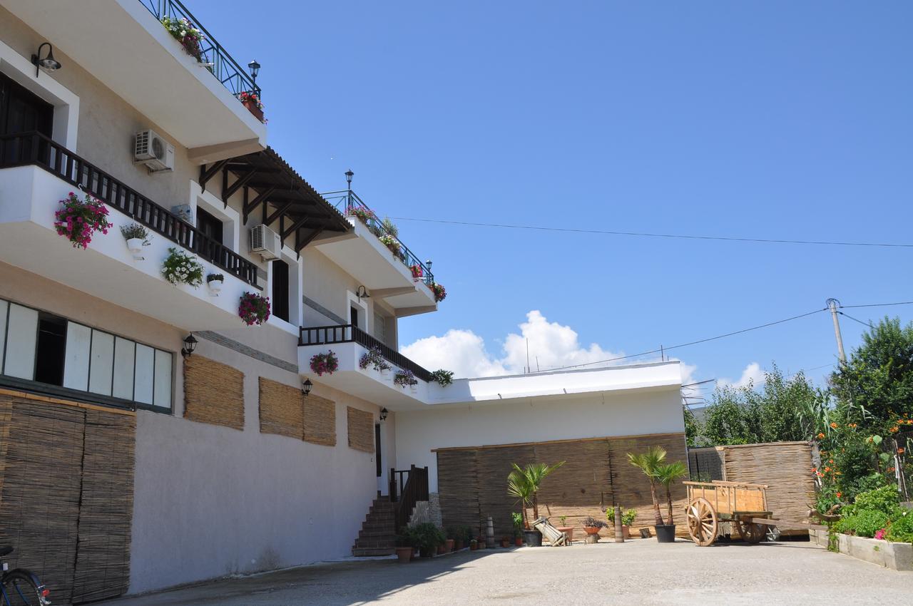 Bed & Breakfast Local Living Edi Берат Екстериор снимка