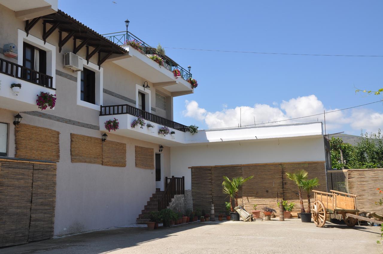 Bed & Breakfast Local Living Edi Берат Екстериор снимка